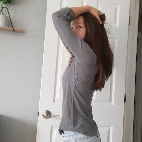 Soft Grey Long-sleeved Tee with Pocket - Picture 3 of 6